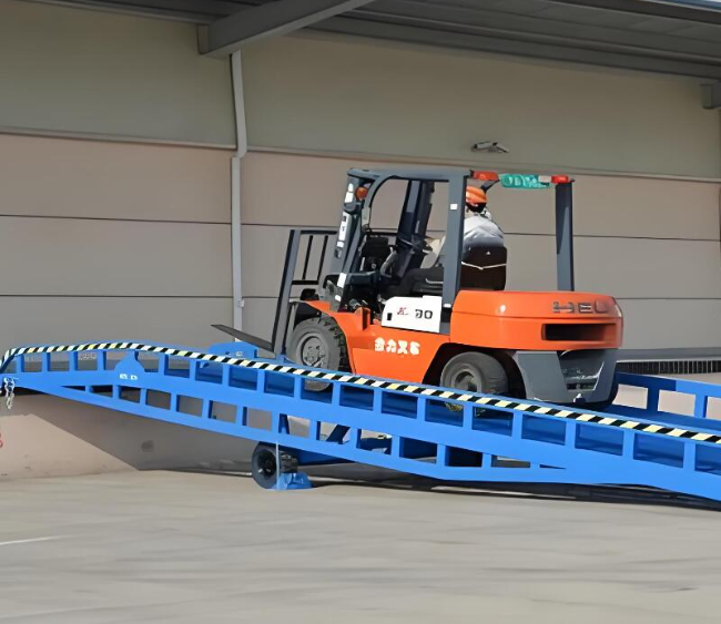 五家渠移动式卸货平台（叉车用）